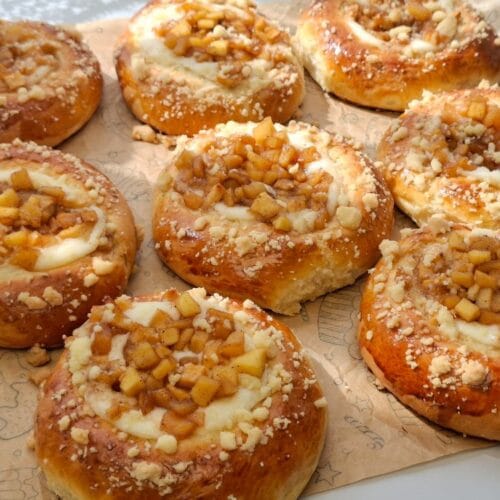 Apple Filled Swedish Buns